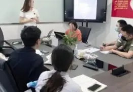 查阅和分析案卷材料